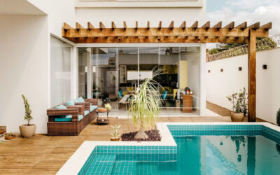 Poolside Pergolo