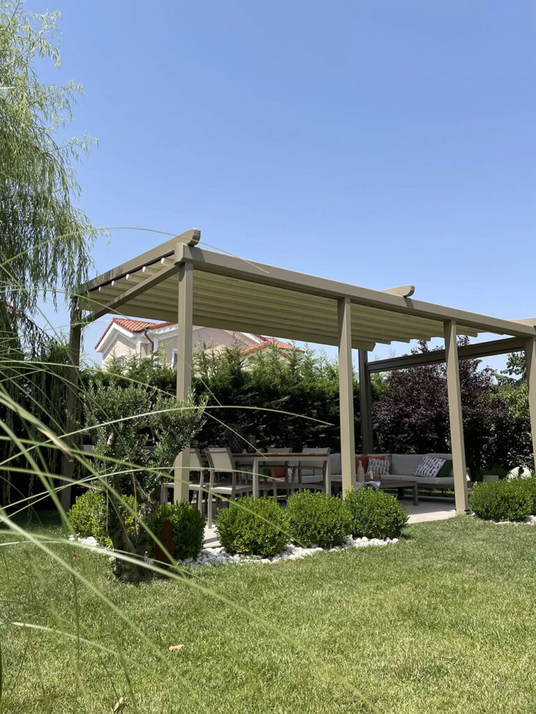 Cottage Style Home In Italy - Pergola Cedrus Gold
