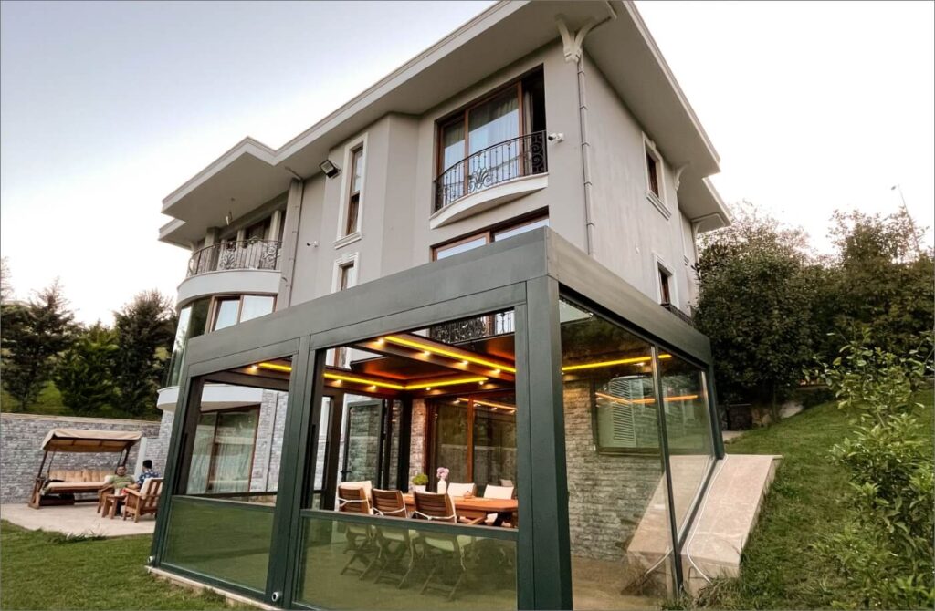 Loft Istanbul - Bioclimatic SkyFree - Verlas Glass Systems