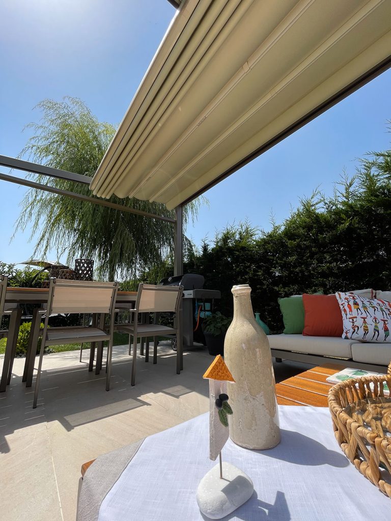 Maison de style cottage en Italie - Pergola Cedrus Gold