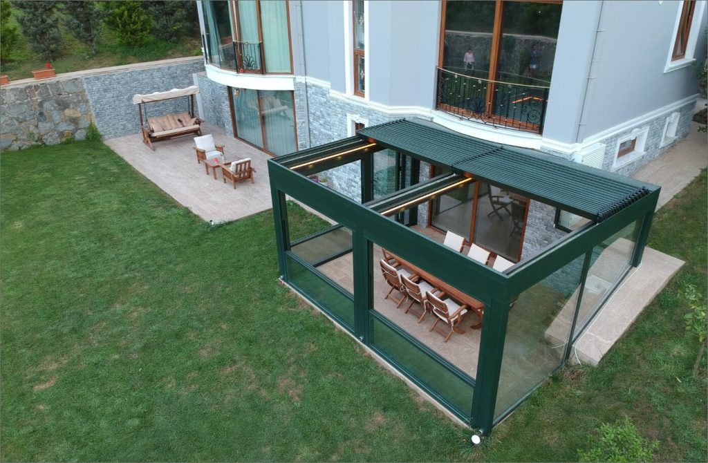 Loft Istanbul – Bioclimatique SkyFree – Systèmes de Verre Verlas